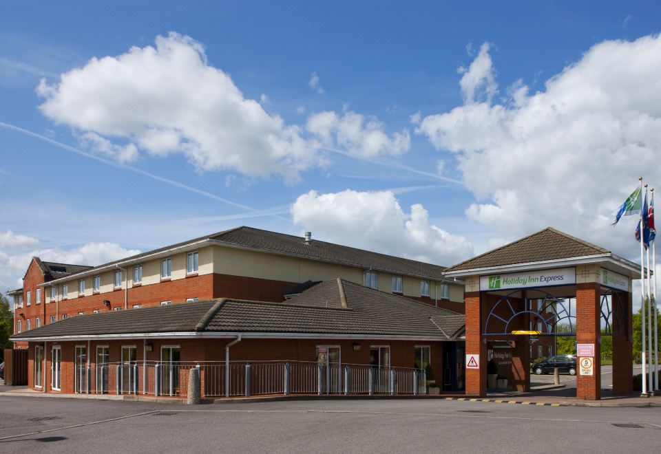 Holiday Inn Express GloucesterOver view