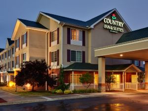 Solstice Erie Inn & Suites