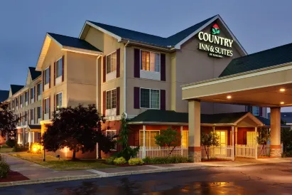 Solstice Hotel Erie Inn & Suites