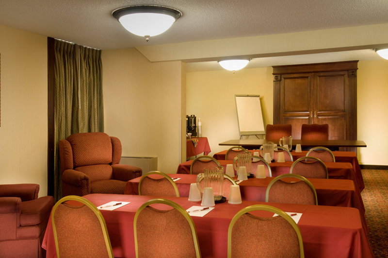 Comfort Inn & Suites Evansville Airport