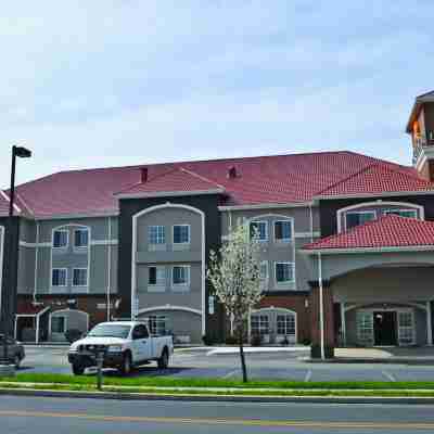 La Quinta Inn & Suites by Wyndham Chambersburg Hotel Exterior