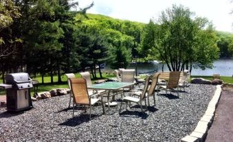 Lake Harmony Inn