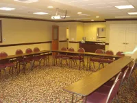 Holiday Inn Express & Suites Lincoln-Roseville Area Hotels in Lincoln