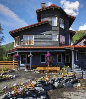 Ski Inn Hotels in Girdwood