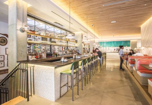 1. 모토 바이 힐튼..