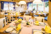Hotel Krone Igelsberg Hotels in Besenfeld