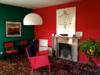 La Maison Jaune à la Janaie Hotel a Beauce
