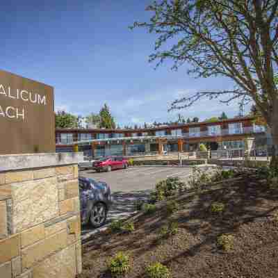 Qualicum Beach Inn Hotel Exterior