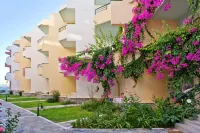 Dedalos Beach Hotel - parking