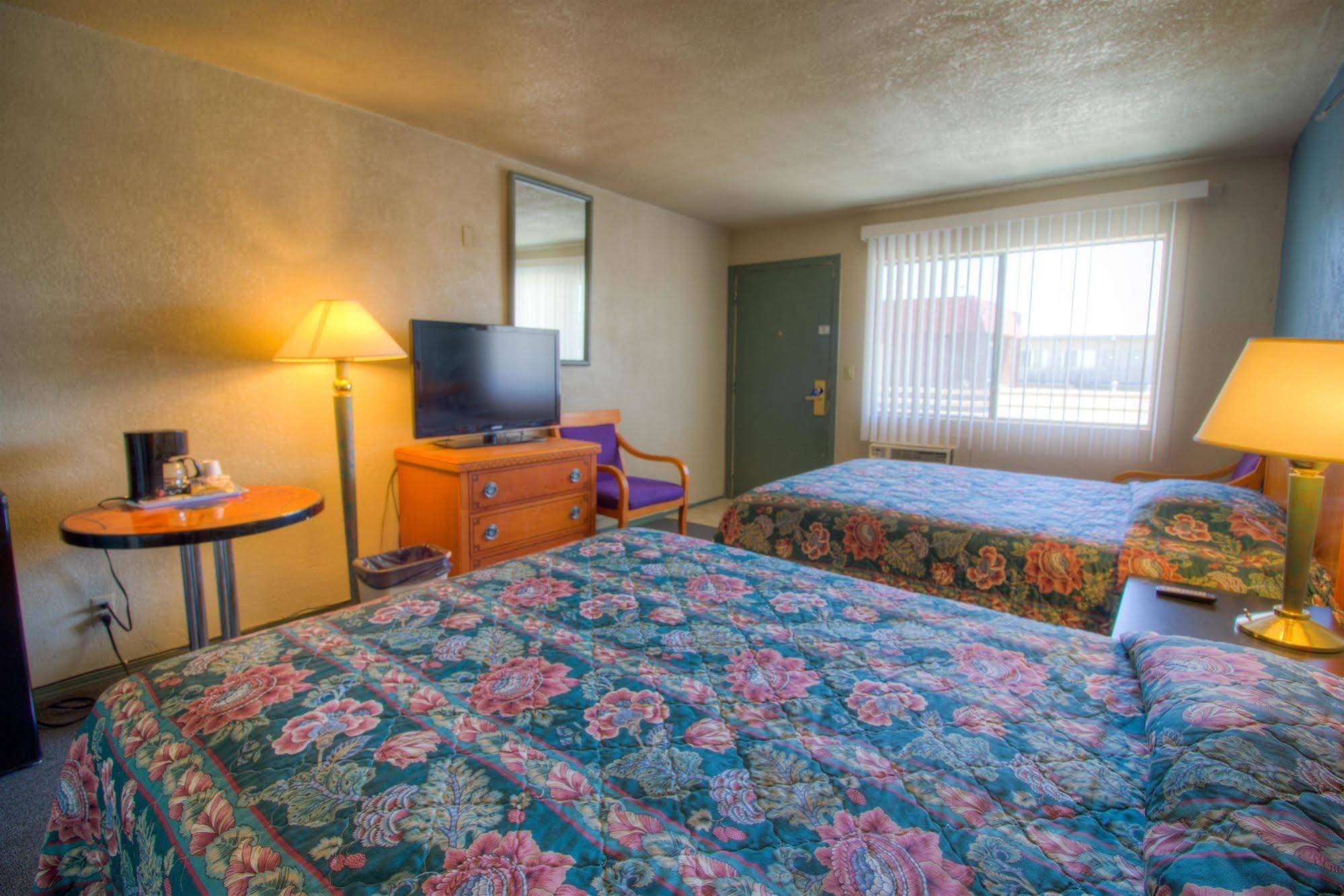 Travel Inn & Suites