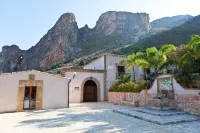 Cala Dell'Arena Hotels near Cala Berretta