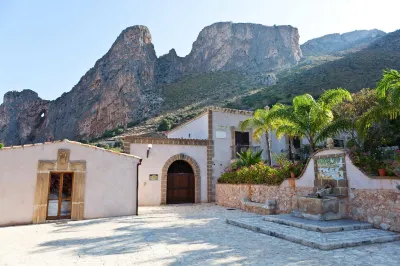Cala Dell'Arena Các khách sạn gần El Bahira Camping Village