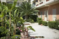 Hôtel le Provençal Hotels near Soneva