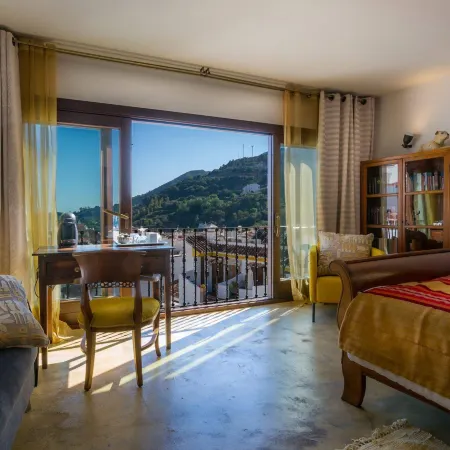 Boutique Hotel la Posada del Angel Ojén Отели рядом с достопримечательностью «Автобусный вокзал Марбельи»