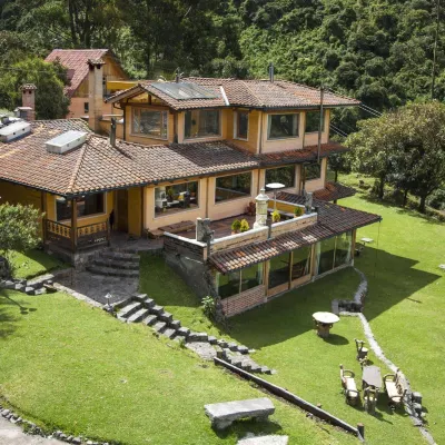 Hacienda Rumiloma Hoteles cerca de Teleférico
