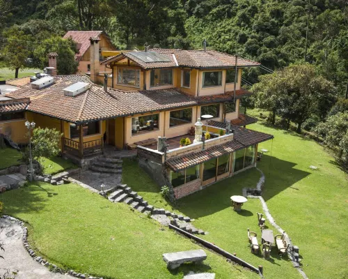 Hacienda Rumiloma Hoteles cerca de Teleférico