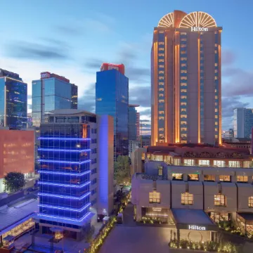Hilton Istanbul Maslak Отели рядом с достопримечательностью «Бейкоз»
