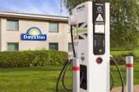 Days Inn by Wyndham Cannock Norton Canes M6 Toll - parking