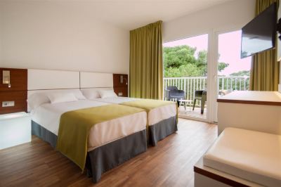 Double Room With Pool View (1 Adult + 2 Children) Globales Cala Blanca Photo