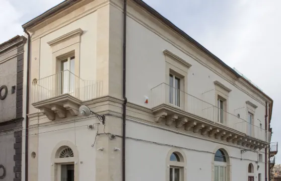 瑞雷伊爾大教堂旅館