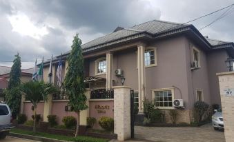 Albert Suites