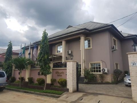 Albert Suites