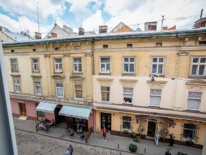 Apart-Hotel on Sqr. Market