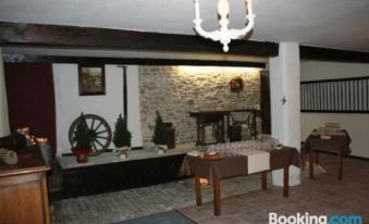 Chambres d'Hotes les Hirondelles - Housity