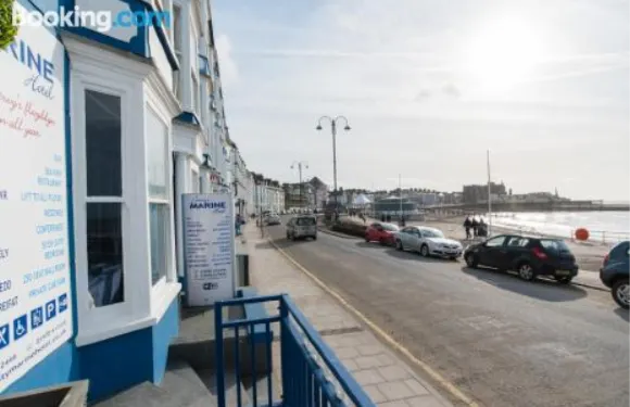 馬林陽台 46 號酒店