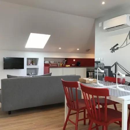 Home Out Rooms & Apartments Отели рядом с достопримечательностью «Оливайш»