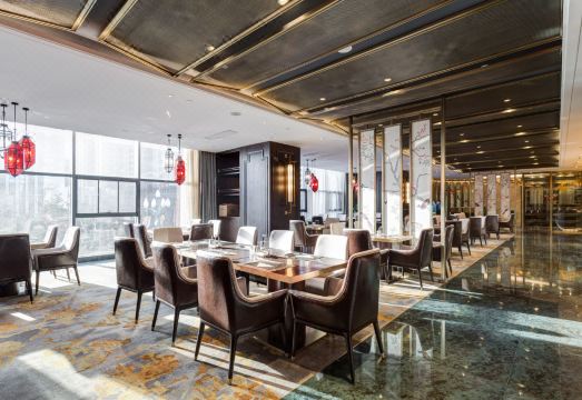 보포 L 호텔의 깔끔하고 현대적인 객실 인테리어 이미지