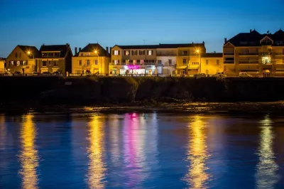 Sea View Hotels near Camping Le Bahamas Beach - Chadotel