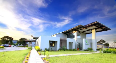 Travelodge Kasane Отели рядом с достопримечательностью «Thebe River Safaris»