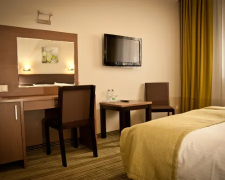 Hotel Pod Dębem Hotels in Tarnow