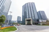 Yancheng Water Palace Hotel Отели рядом с достопримечательностью «Высшая педагогическая школа в Солт-Цин»