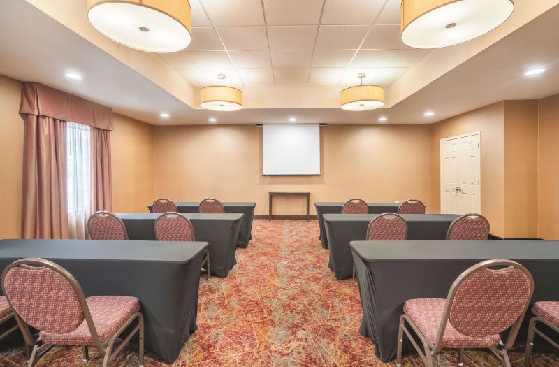 La Quinta Inn & Suites by Wyndham Smyrna TN - Nashville photo 4