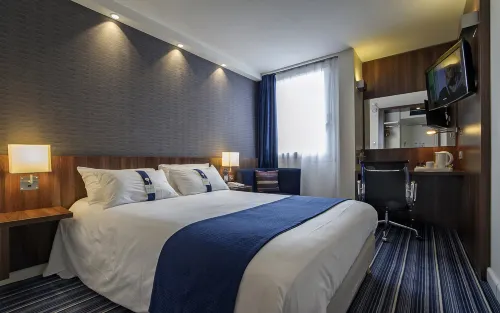 Holiday Inn Express Lille Centre Hotels in Loos