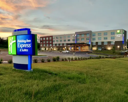Holiday Inn Express & Suites RALEIGH AIRPORT - BRIER CREEK by IHG Hotels near Umstead State Park