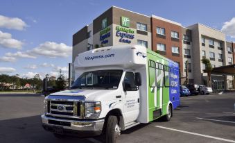 Holiday Inn Express & Suites Orlando Southeast
