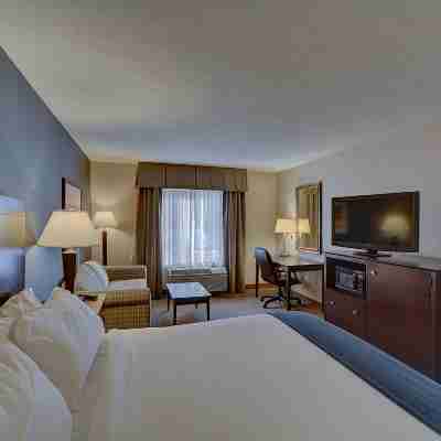 Holiday Inn Express Keene Rooms