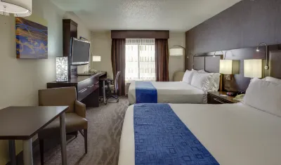 Holiday Inn Express & Suites Meadowlands Area فنادق في Hasbrouck Heights