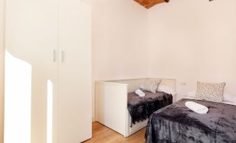 Akira Flats Urgell Apartment