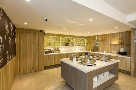 HanTing Hotel (Sihong Sizhou Wuyue Plaza Store)