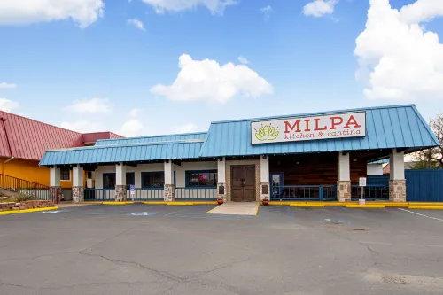 อีโคโนมี อินน์แอนด์สวีทส์