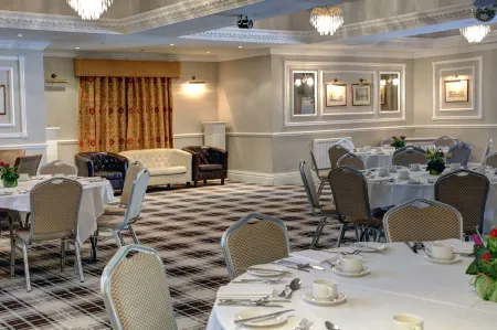 Stonecross Manor Hotel