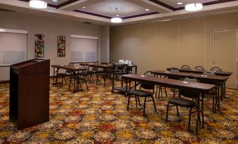 Holiday Inn Express & Suites Pittsburg