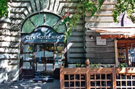 City Hotel Ring Отели рядом с достопримечательностью «Óbuda Synagogue»