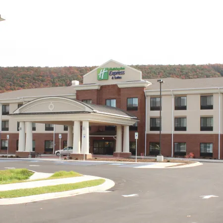 Holiday Inn Express & Suites CUMBERLAND - LA VALE by IHG Отели в г. Ла Вейл