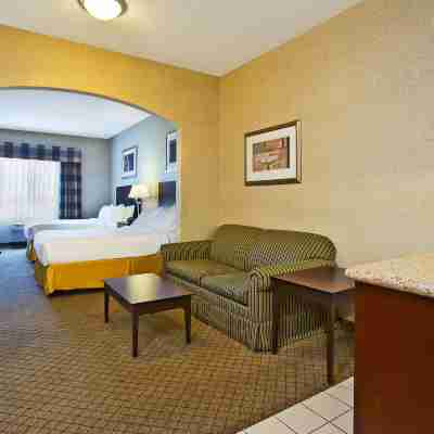 Holiday Inn Express & Suites Anderson Rooms