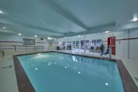 La Quinta Inn & Suites by Wyndham Springfield - Pools